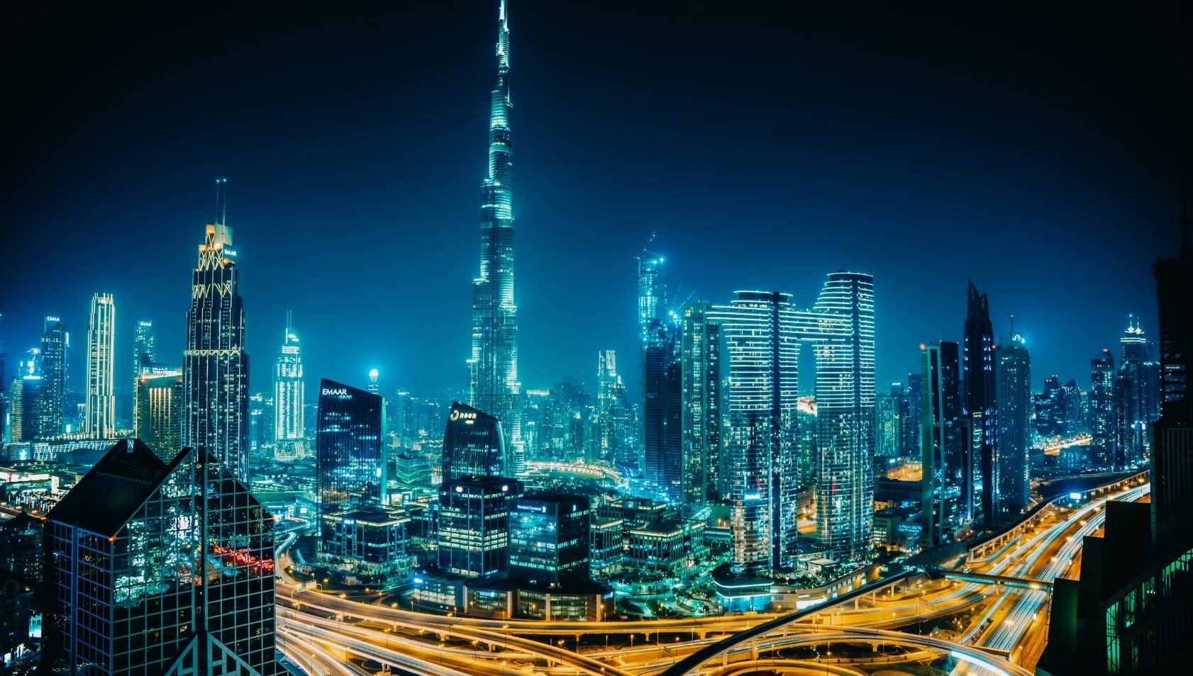 společnost v Dubaji